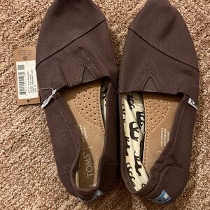 Brand new TOMS